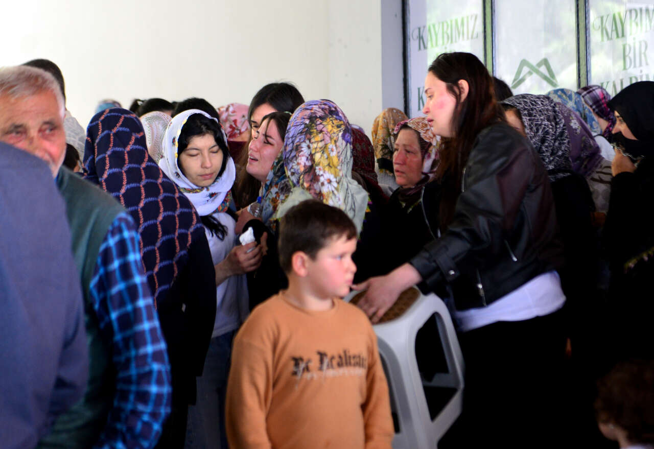 Türkiye’yi sarsan saldırı! 6 kişiden 5’i gözyaşlarıyla toprağa verildi 11